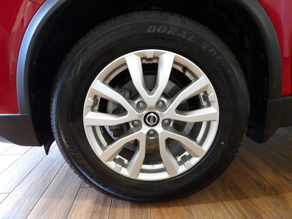 Used 2017 Nissan Rogue SV w/ SV Premium Package AWD/4WD image 10