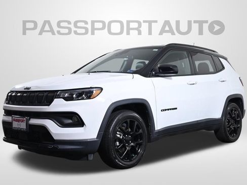 Used 2022 Jeep Compass Latitude FWD image 1