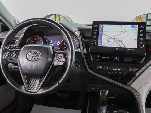 Used 2022 Toyota Camry XSE w/ Navigation Package image 17