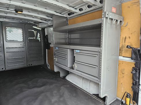 Used 2019 Nissan NV 2500 SV image 18