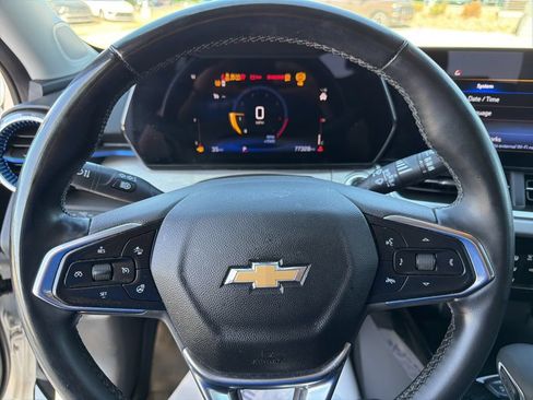 Used 2024 Chevrolet Trax LT w/ Driver Confidence Package FWD image 12