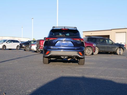 Used 2021 Toyota Highlander XSE image 4