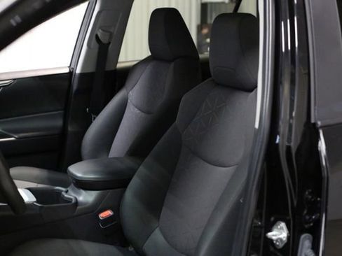 Used 2024 Toyota RAV4 XLE image 9