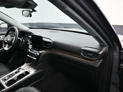 Used 2023 Ford Explorer Limited image 11