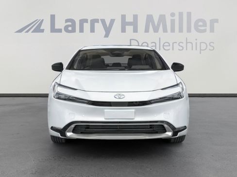 New 2026 Toyota Prius Plug-In Hybrid FWD image 4