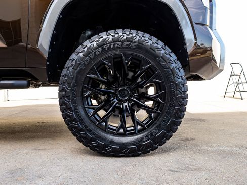 Used 2024 Toyota Tundra Limited w/ Power Package image 12