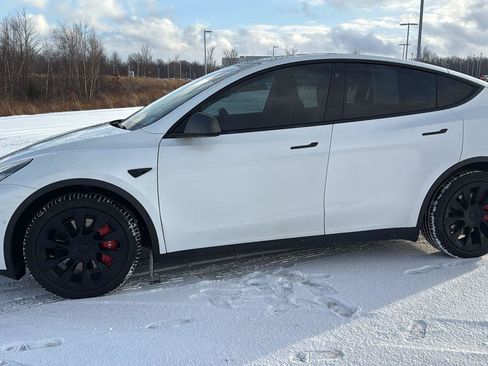 Used 2021 Tesla Model Y Long Range image 13