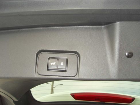 Used 2021 Nissan Rogue SV w/ Premium Package image 21