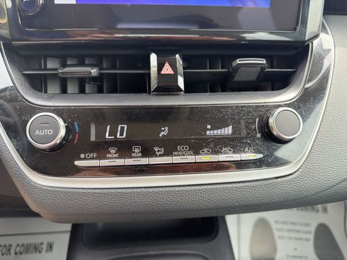Used 2025 Toyota Corolla LE FWD image 30