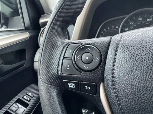 Used 2015 Toyota RAV4 LE image 27