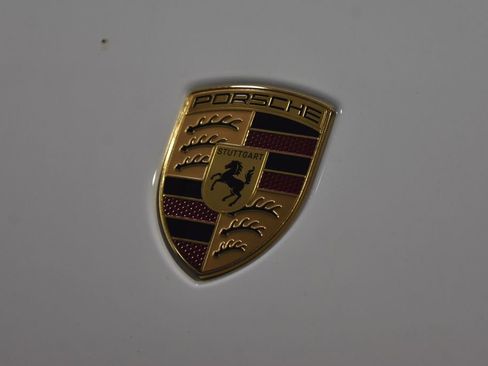 Certified 2025 Porsche Macan Electric image 23