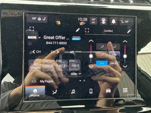 Used 2024 Jeep Grand Cherokee Altitude AWD/4WD image 17
