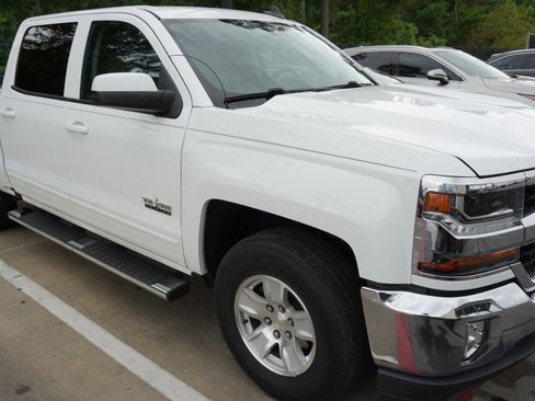 Used 2018 Chevrolet Silverado 1500 LT w/ Texas Edition image 4