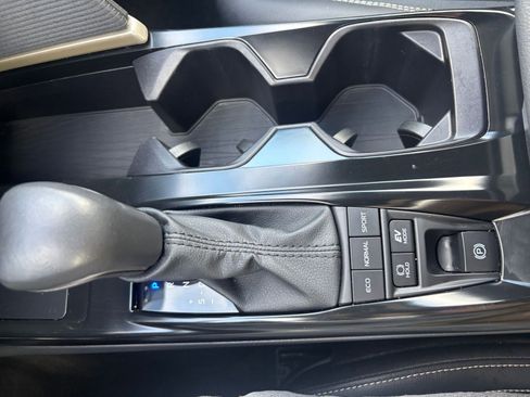 Used 2025 Toyota Camry SE image 39