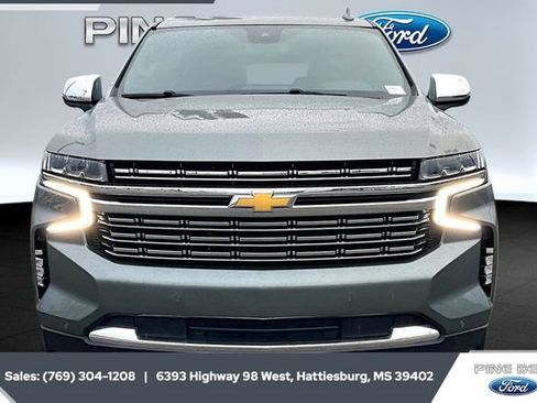 Used 2023 Chevrolet Suburban Premier image 3