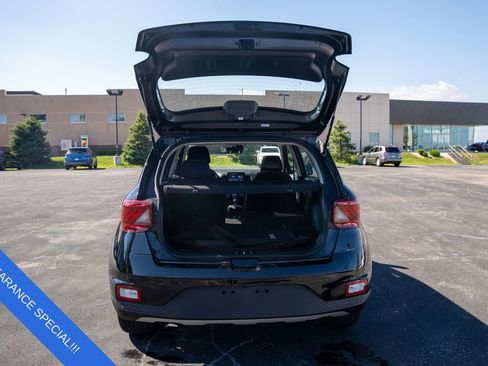 Used 2024 Hyundai Venue SEL image 10