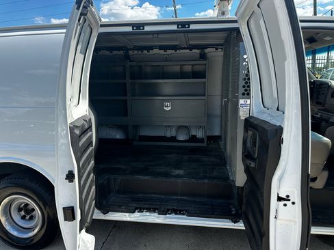 Used 2001 Chevrolet Express 1500 image 17