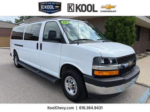 Used 2025 Chevrolet Express 3500 LT w/ LT Preferred Equipment Group RWD image 1