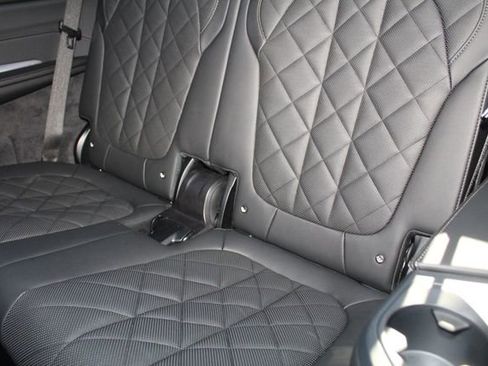 Used 2025 BMW X7 xDrive40i w/ M Sport Package image 27