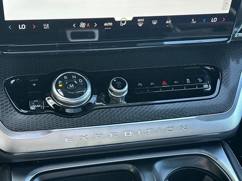 New 2026 Ford Expedition Platinum image 19