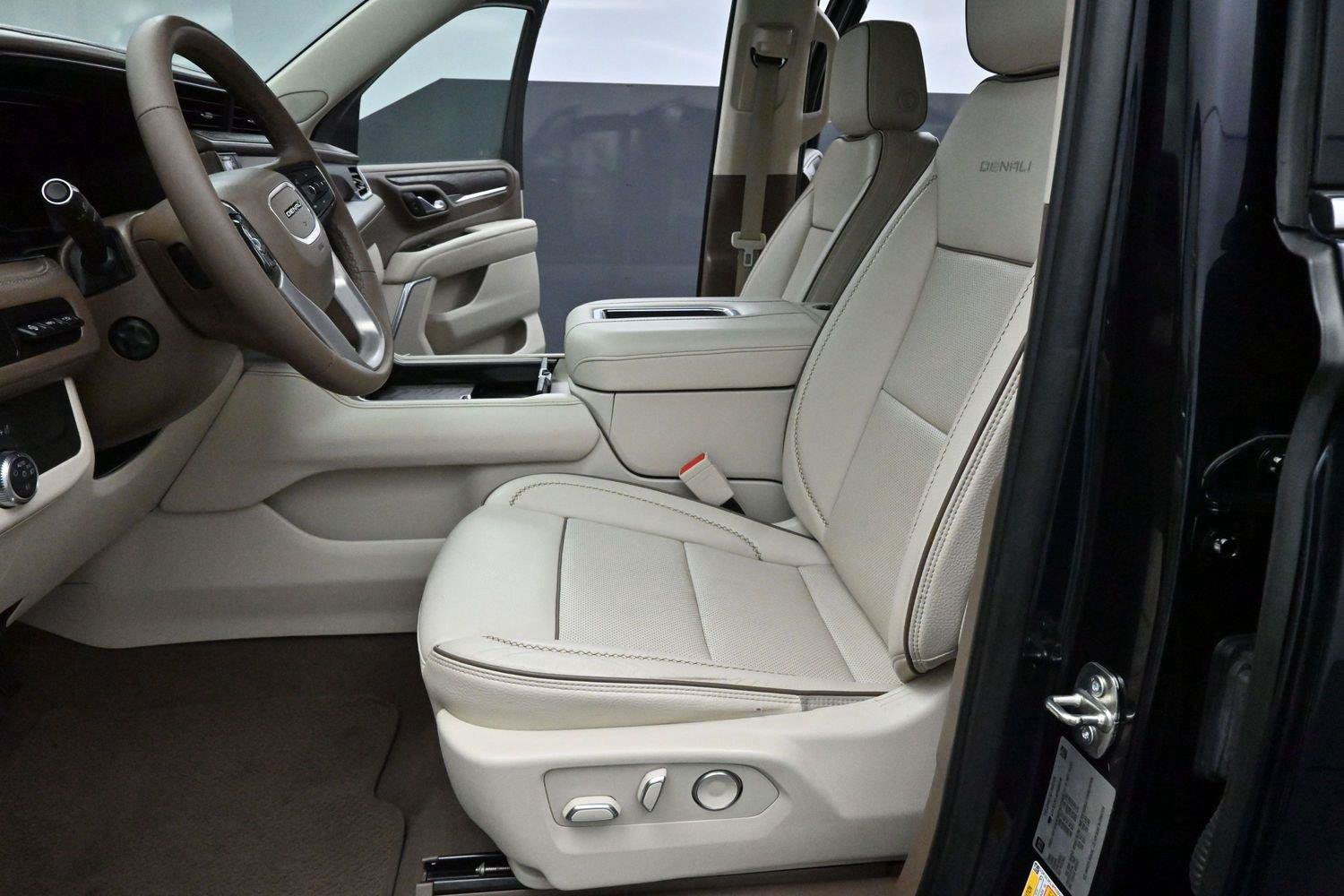 Used 2023 GMC Yukon XL Denali AWD/4WD image 16