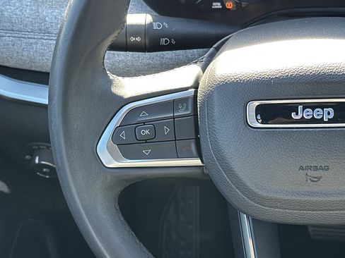 Used 2024 Jeep Compass Latitude image 24