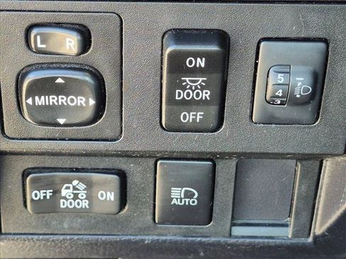Used 2021 Toyota Tundra SR5 w/ SR5 Upgrade Package RWD image 14