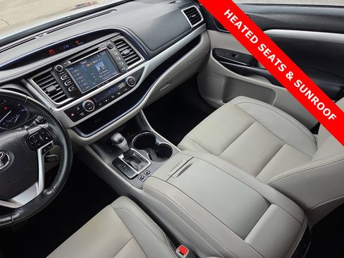 Used 2019 Toyota Highlander XLE image 14