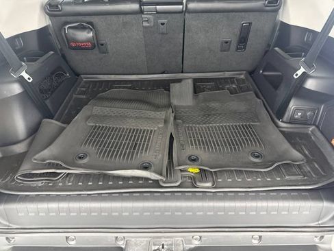 Used 2022 Toyota 4Runner Limited AWD/4WD image 25