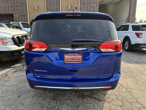 Used 2019 Chrysler Pacifica Touring-L FWD image 7
