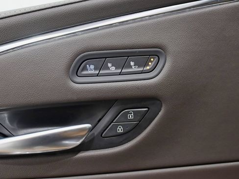 Used 2021 Cadillac Escalade Premium Luxury AWD/4WD image 32