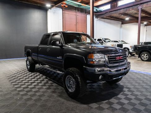 Used 2004 GMC Sierra 3500 SLT w/ Heavy-Duty Power Package AWD/4WD image 9