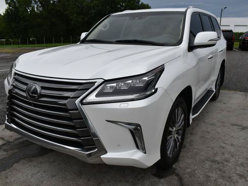 Used 2019 Lexus LX 570 4WD w/ Luxury Package image 2