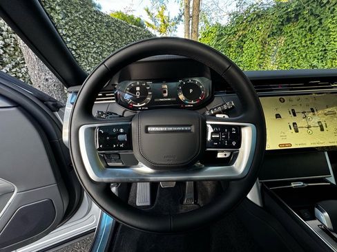 New 2025 Land Rover Range Rover SE image 11
