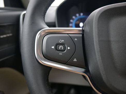 Used 2023 Volvo XC40 B5 Plus w/ Protection Package Premier image 24