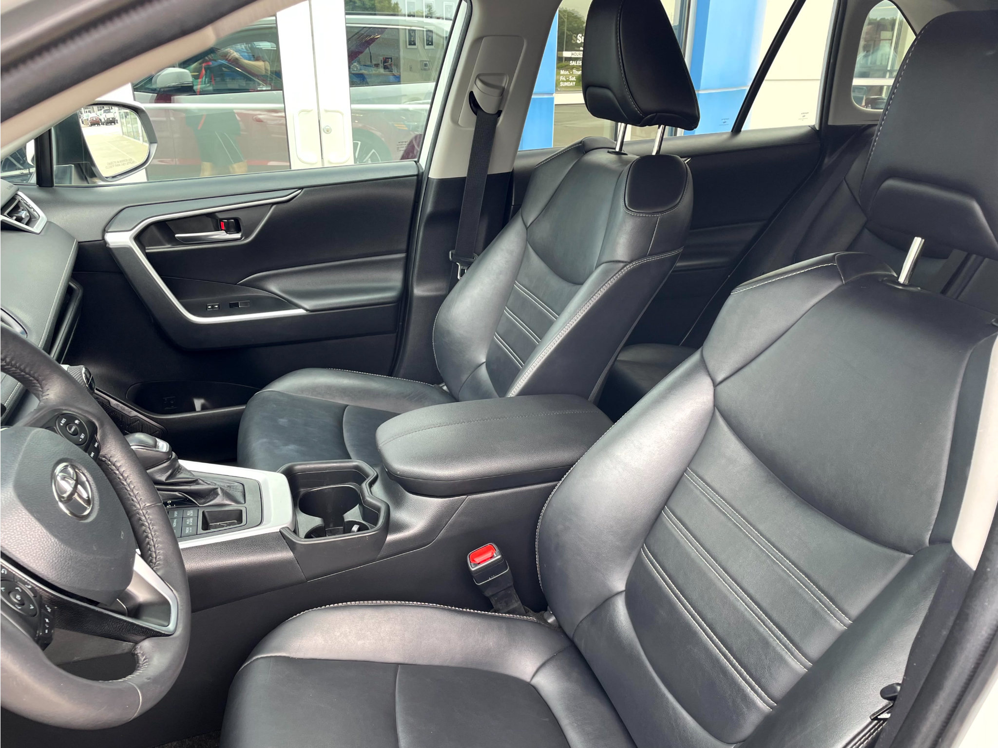 Used 2021 Toyota RAV4 XLE Premium AWD/4WD image 10