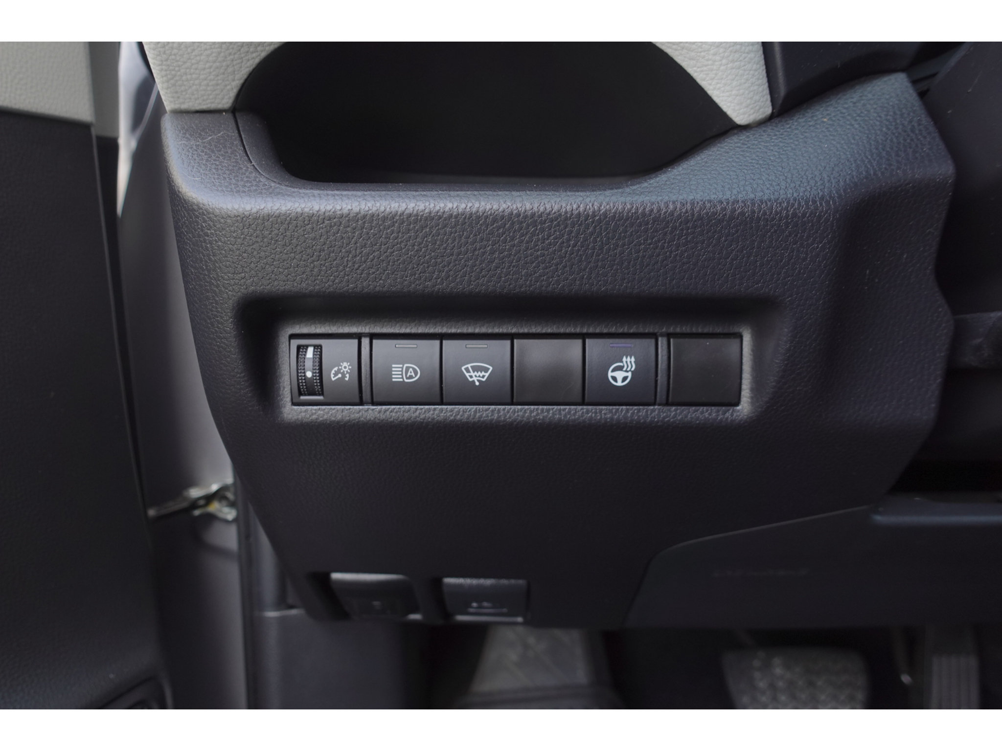 Certified 2022 Toyota RAV4 XLE w/ XLE Grade Weather Package AWD/4WD image 12