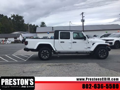 Used 2023 Jeep Gladiator Sport AWD/4WD image 7