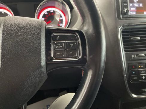 Used 2018 Dodge Grand Caravan SXT w/ Driver Convenience Group FWD image 23