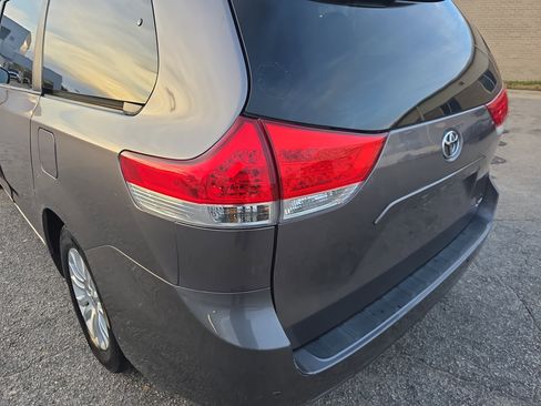 Used 2011 Toyota Sienna XLE image 37