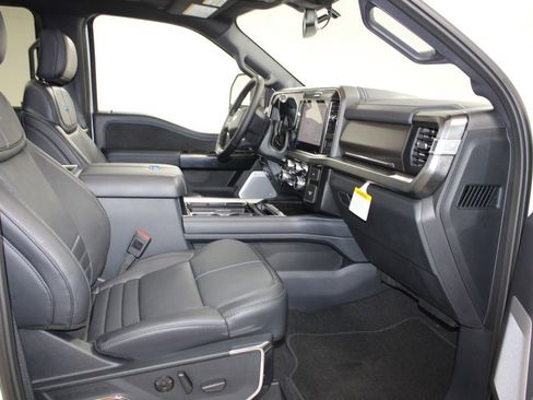 New 2026 Ford F250 Platinum image 32