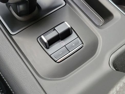 Used 2025 GMC Sierra 1500 Denali w/ Technology Package AWD/4WD image 36
