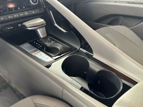 Used 2025 Hyundai Elantra SEL image 21