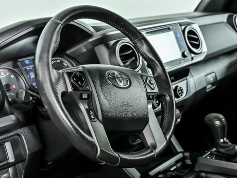 Used 2017 Toyota Tacoma TRD Sport w/ Tow Package (A/T) AWD/4WD image 17