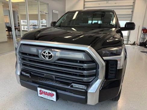Used 2022 Toyota Tundra Limited w/ Power Package AWD/4WD image 4