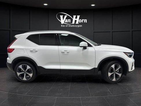 Used 2025 Volvo XC40 B5 Core AWD/4WD image 8