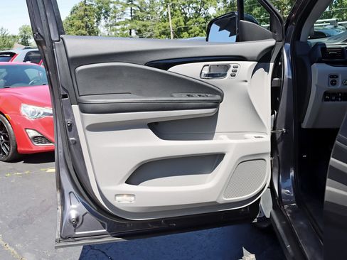 Used 2017 Honda Pilot Touring image 35