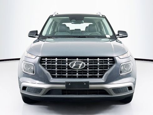 Used 2025 Hyundai Venue Limited image 2
