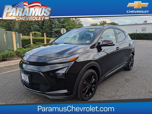 Used 2023 Chevrolet Bolt EUV Premier w/ Sun & Sound Package FWD image 1