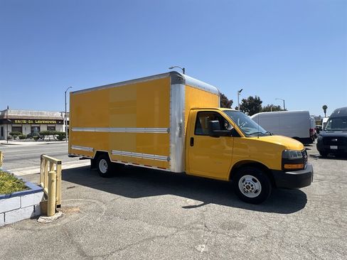 Used 2021 GMC Savana 3500 Extended w/ Power Convenience Package RWD image 4